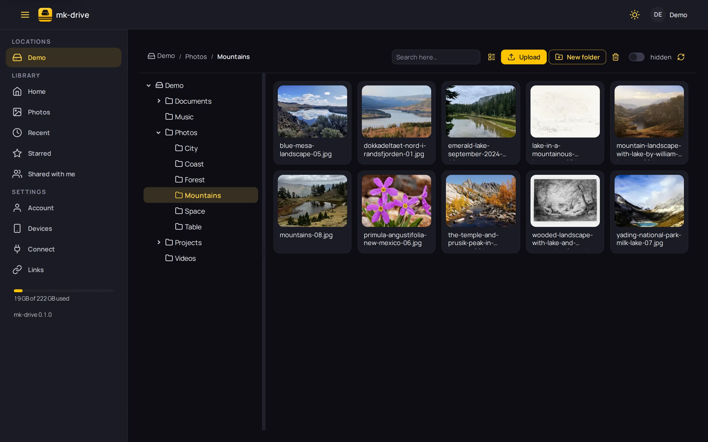mk-drive in the dark theme: the folder tree on the left, and a grid of mountain and lake photos with their thumbnails
